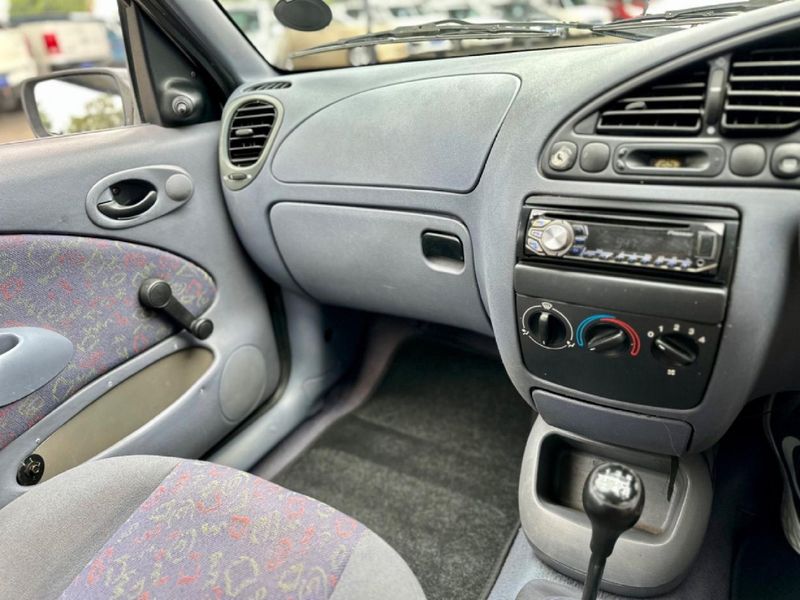 Used Mazda 121 Soho 1.4 3-dr for sale in Gauteng - Cars.co.za (ID::9091426)