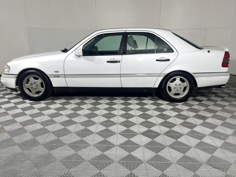 Used MercedesBenz CClass C 220 Elegance Auto for sale in Western Cape