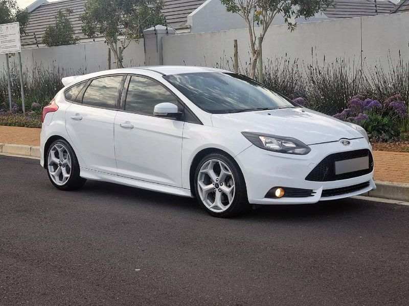 Used Ford Focus 2.0 GTDi ST1 5-dr for sale in Western Cape - Cars.co.za ...