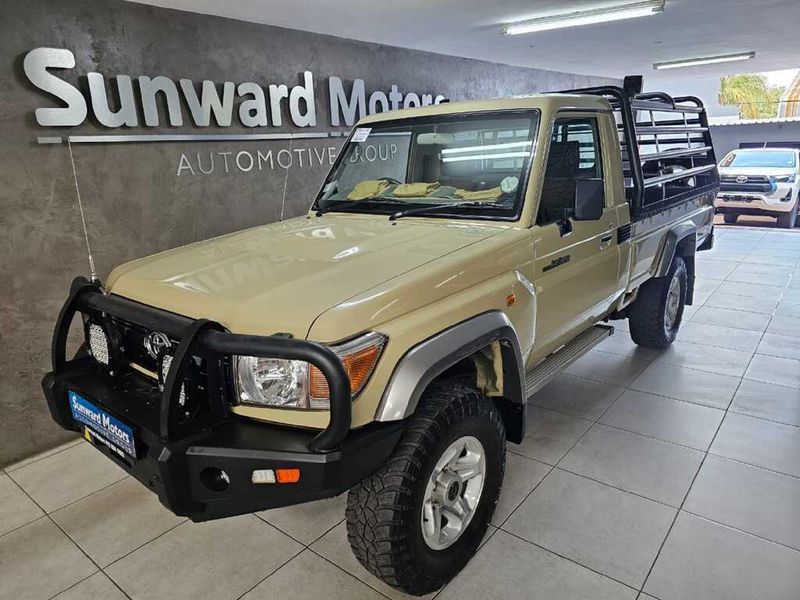 Used Toyota Land Cruiser 79 4.0 Single-Cab for sale in Gauteng - Cars ...