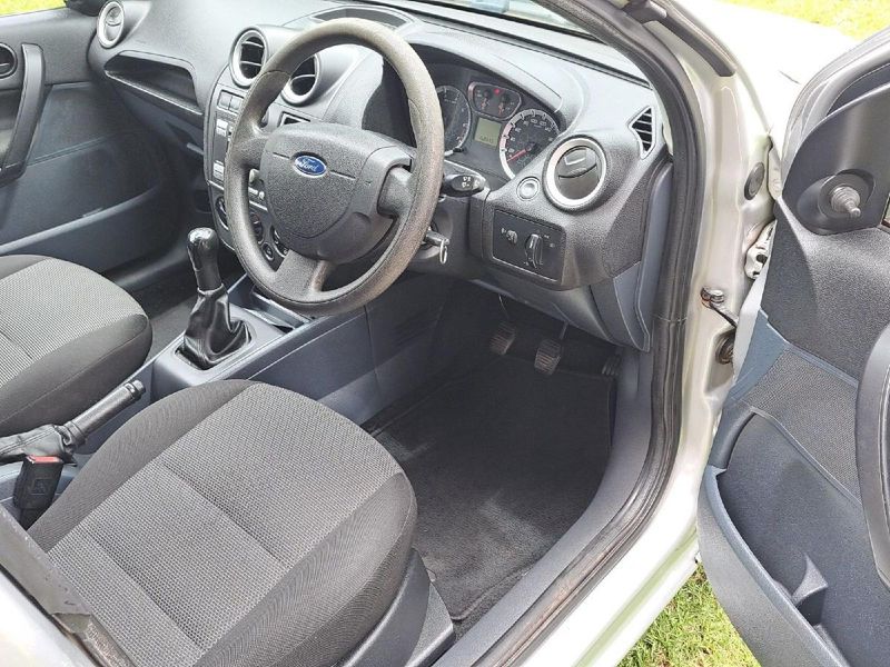 Used Ford Ikon 1.6 Ambiente for sale in Gauteng - Cars.co.za (ID::9271839)