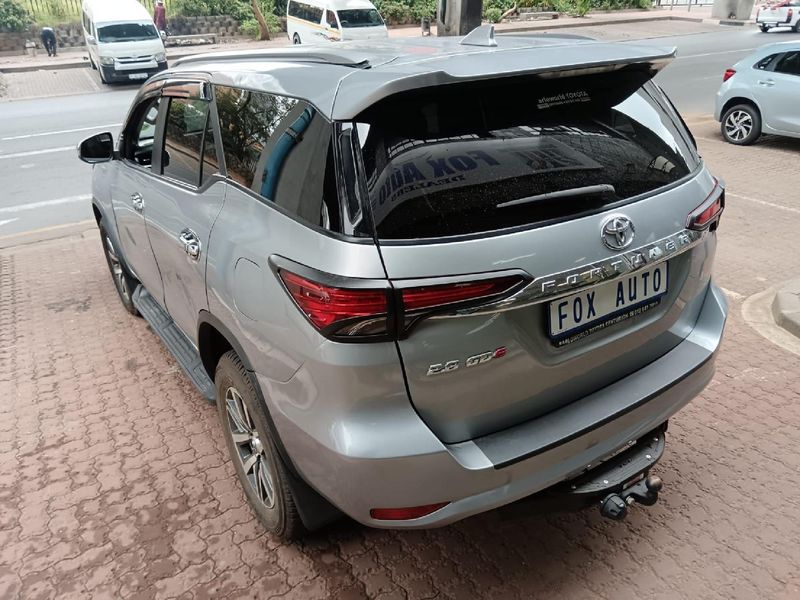 Used Toyota Fortuner 2.8 GD-6 Raised Body Auto for sale in Gauteng ...