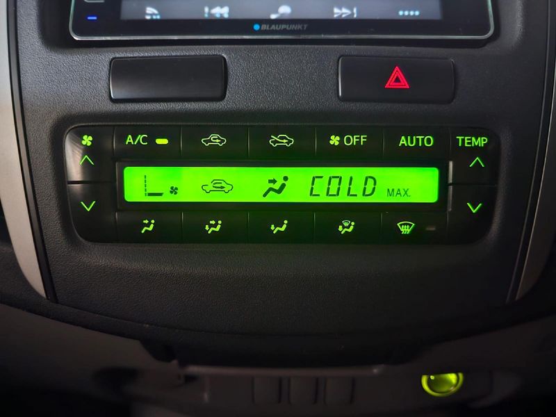 Used Toyota Hilux 3.0 D4D Raider 4x4 Auto DoubleCab ***Canopy*** for