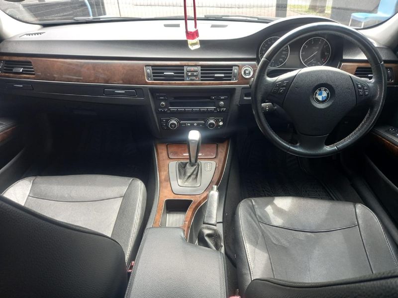 2010-BMW-3-Series-320i-Auto image:1