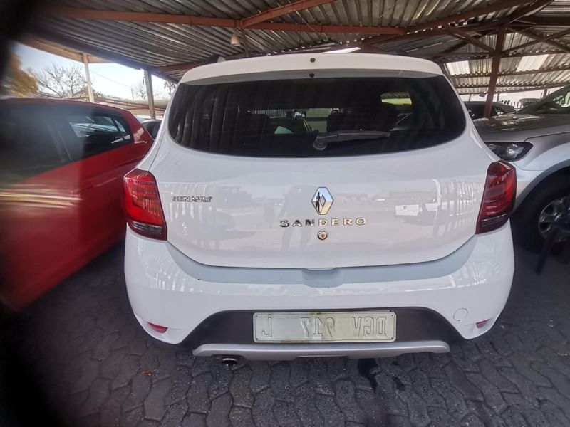 Used Renault Sandero 900T Stepway Expression for sale in Gauteng - Cars ...