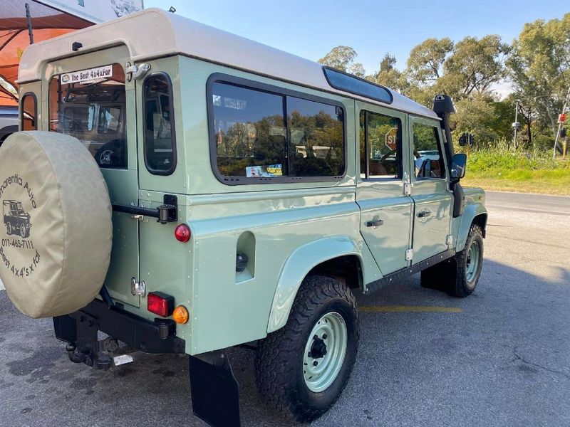 Used Land Rover Defender 110 2.5 Tdi CSW for sale in Gauteng - Cars.co ...