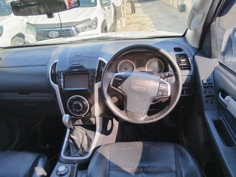 Used Isuzu KB 300 D-Teq LX Double-Cab for sale in Gauteng - Cars.co.za ...