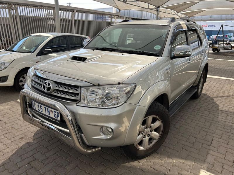 Used Toyota Fortuner 3.0 D-4D Raised Body for sale in Gauteng - Cars.co ...