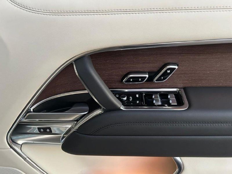 Used Land Rover Range Rover 4.4 Autobiography for sale in Gauteng