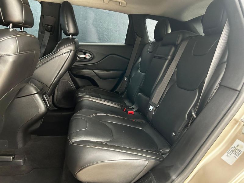 Used Jeep Cherokee 3.2 Limited Auto for sale in Gauteng Cars.co.za