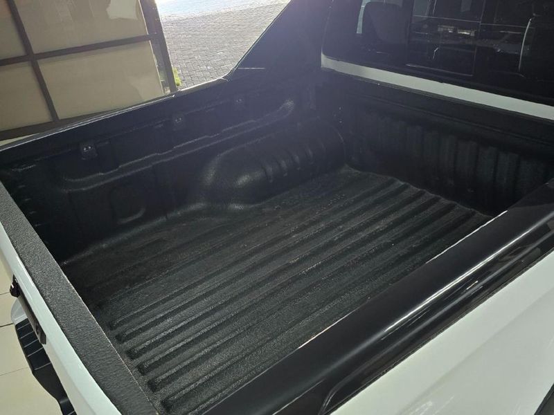 Used Isuzu DMax 3.0 DDI VCross HR Auto DoubleCab for sale in Free
