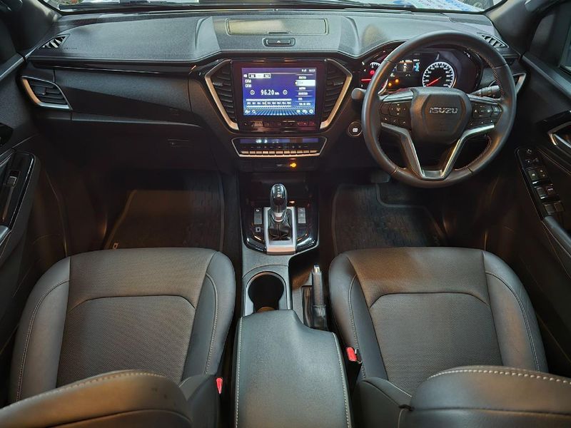 Used Isuzu DMax 3.0 DDI VCross HR Auto DoubleCab for sale in Free