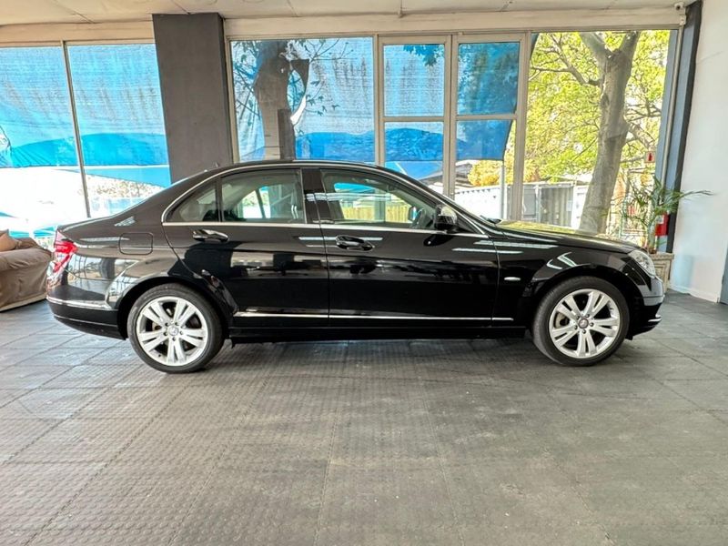 Used MercedesBenz CClass C 200K Classic Auto for sale in Gauteng
