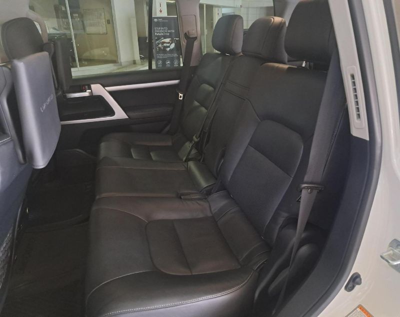 Used Toyota Land Cruiser 200 4.5 D V8 VXR Auto for sale in Limpopo
