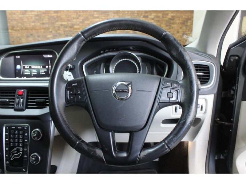 Used Volvo V40 T3 for sale in Gauteng Cars.co.za (ID9747765)