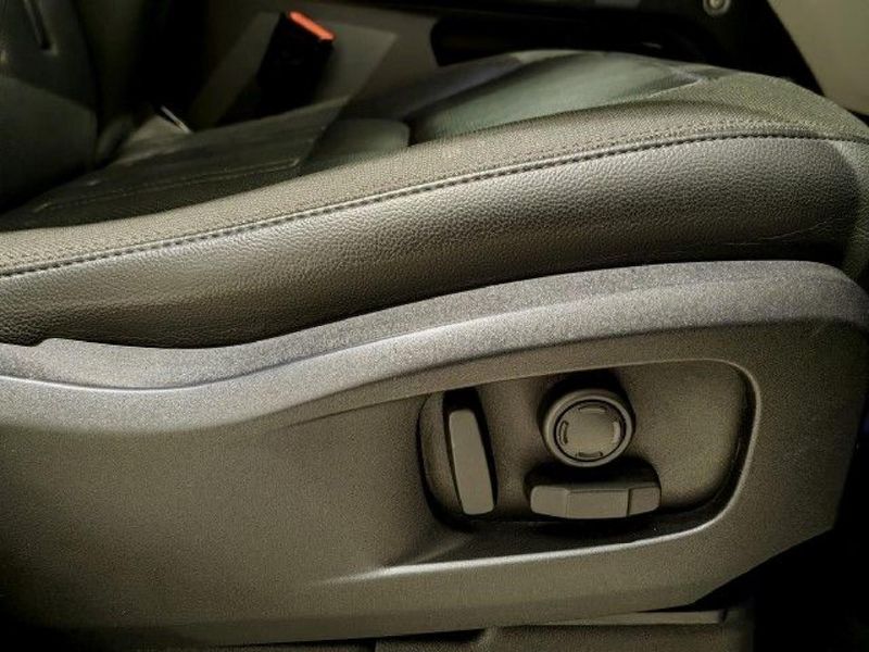 Used Land Rover Defender 110 D240 SE (177kW) for sale in Western Cape