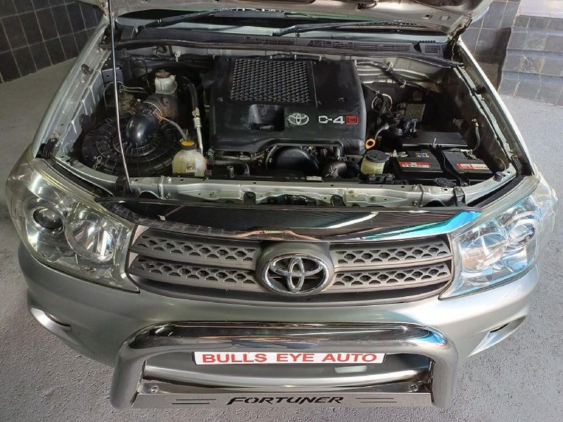 Used Toyota Fortuner 3.0 D4D Raised Body Auto for sale in Gauteng