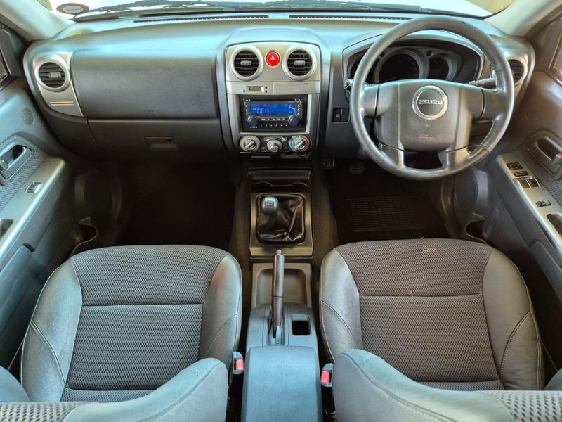 Used Isuzu KB 300DTeq LX Extended Cab for sale in North West Province