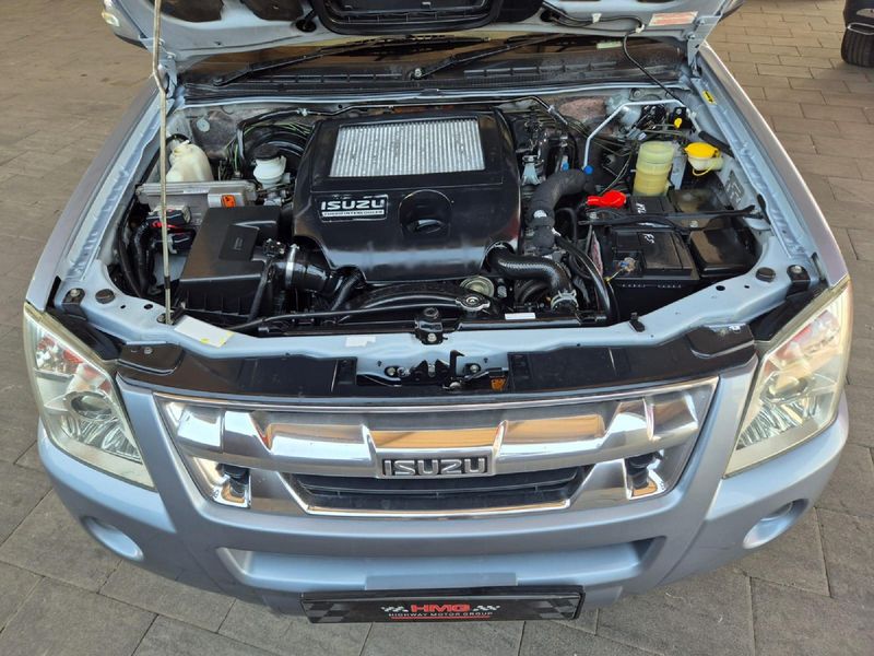 Used Isuzu KB 300D-Teq Double-Cab LX for sale in North West Province ...