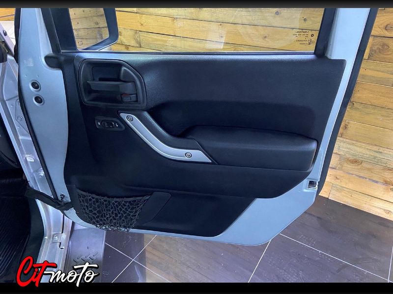 Used Jeep Wrangler 3.8 Sahara 2dr Auto for sale in Gauteng Cars.co