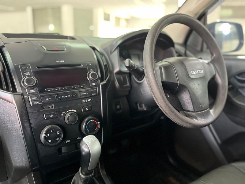 Used Isuzu KB 250 DTeq LE DoubleCab for sale in Gauteng Cars.co.za