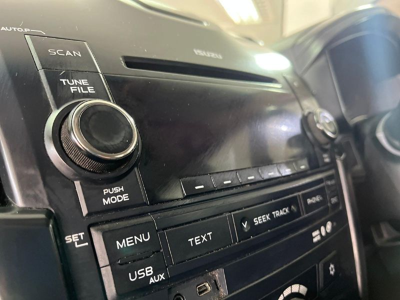 Used Isuzu KB 250 DTeq LE DoubleCab for sale in Gauteng Cars.co.za