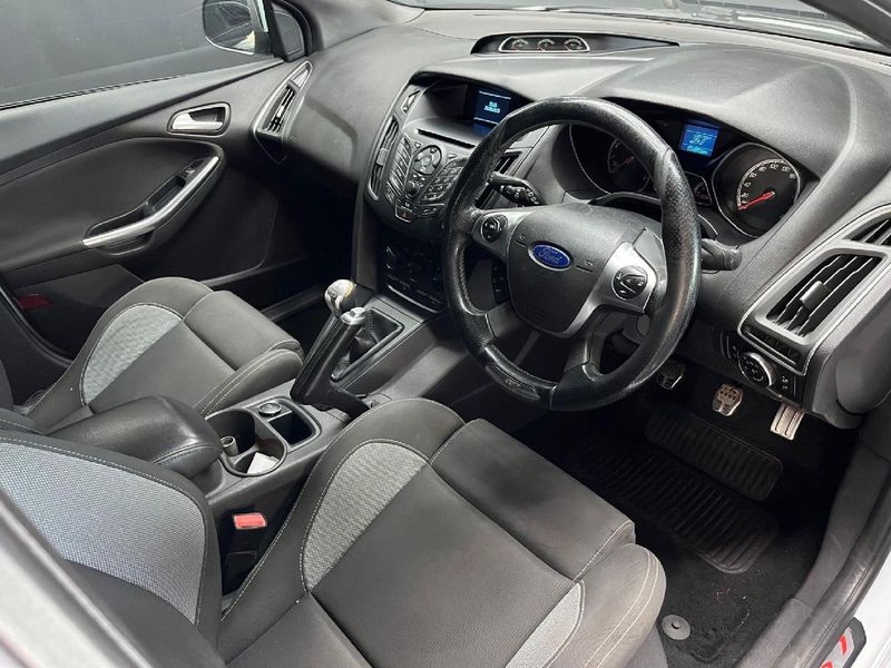 Used Ford Focus 2.0 EcoBoost ST1 for sale in Western Cape Cars.co.za