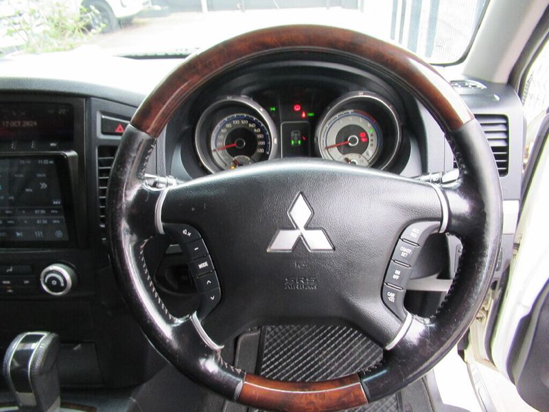 Used Mitsubishi Pajero 3.2 DiDc GLS SWB Auto for sale in Western Cape