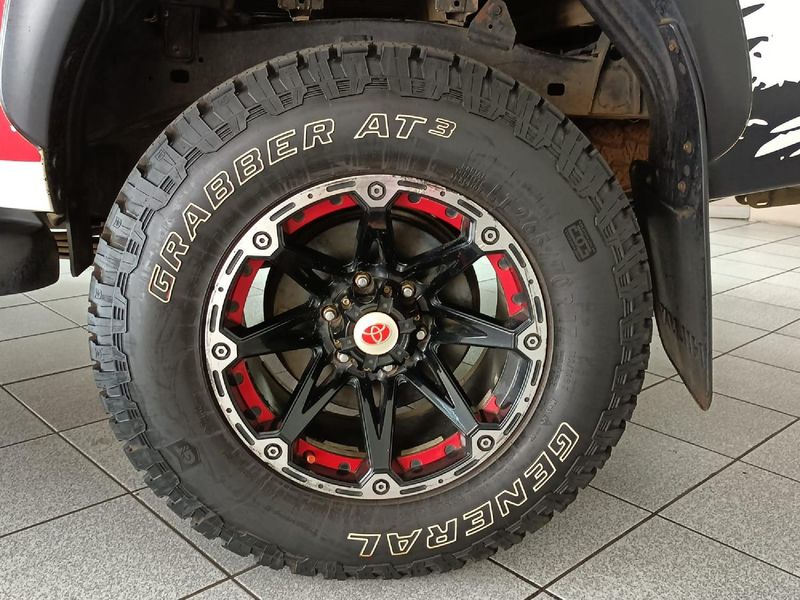 Used Toyota Hilux 4.0 V6 Raider 4x4 DoubleCab Auto for sale in Gauteng