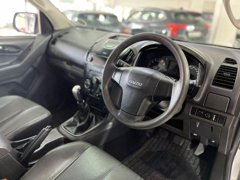 Used Isuzu KB 250 DTeq LE DoubleCab for sale in Gauteng Cars.co.za