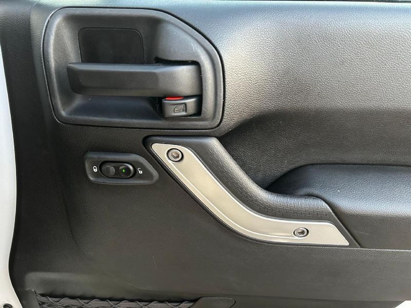 Used Jeep Wrangler 3.6 V6 Sahara 2dr Auto for sale in Gauteng Cars