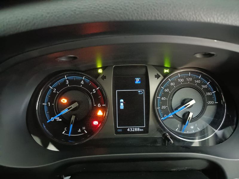 Used Toyota Hilux 2.8 GD6 Raised Body Legend Auto Extended Cab for