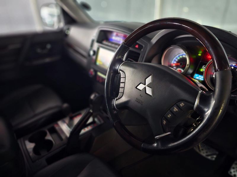 Used Mitsubishi Pajero 3.2 DiDc GLS SWB Auto for sale in Western Cape