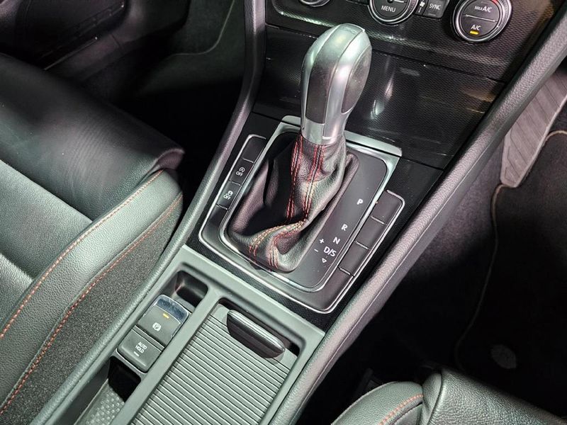 Used Volkswagen Golf VII GTI 2.0 TSI Auto for sale in Gauteng Cars.co