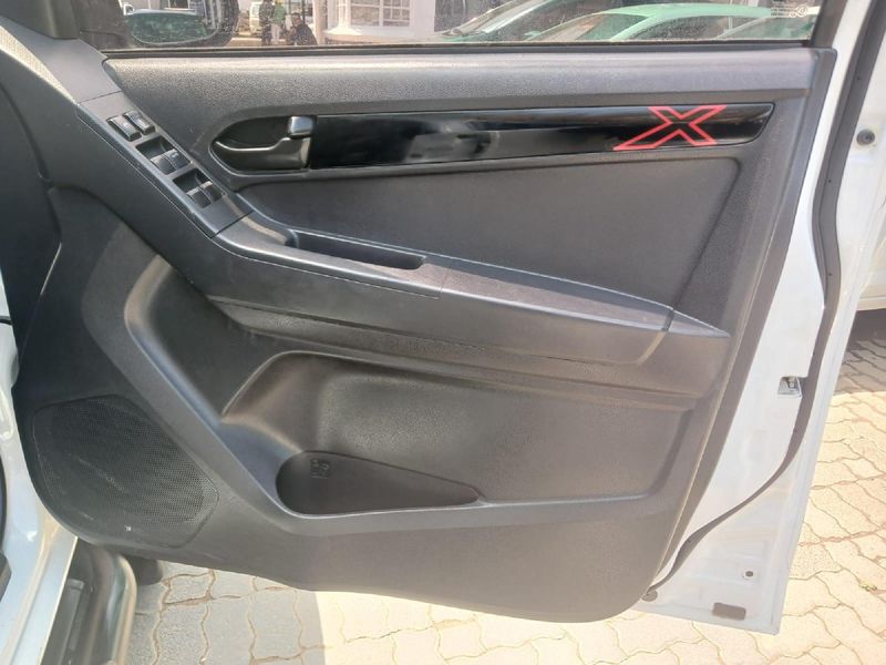 Used Isuzu DMax 250 HO HiRider Auto DoubleCab for sale in Gauteng