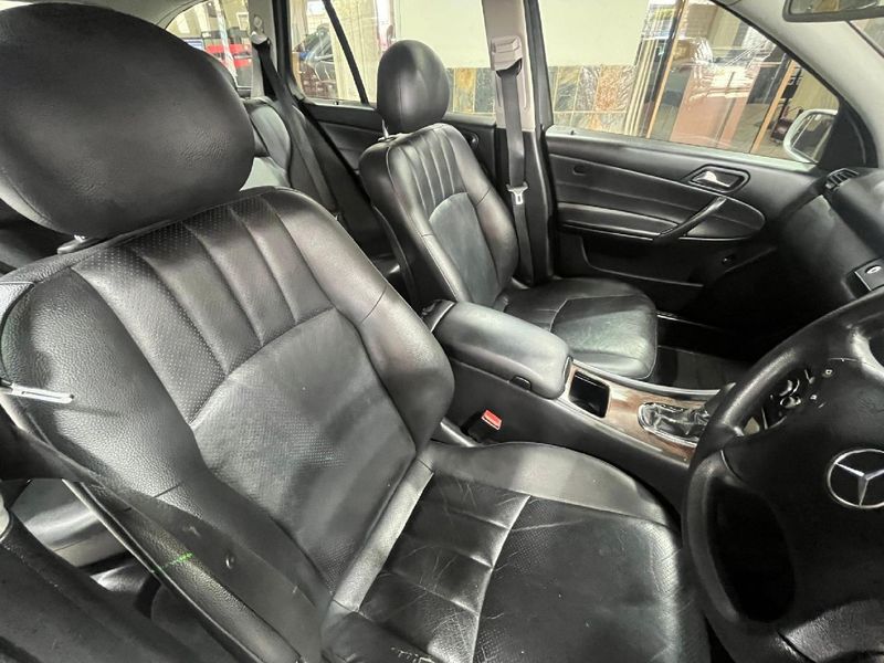 Used MercedesBenz CClass C 180K Estate Elegance for sale in Gauteng