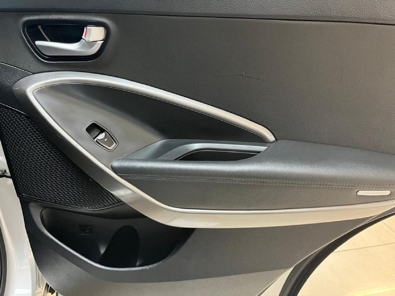 Used Hyundai Santa Fe R2.2 AWD Elite 7seat Auto for sale in Gauteng