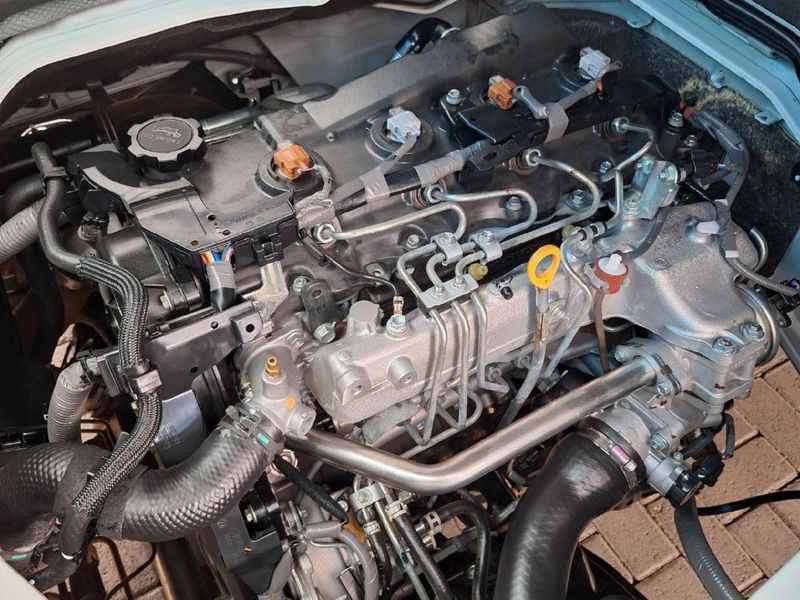 Used Toyota Quantum 2.5 D-4D Sesfikile 16-seat for sale in Gauteng ...