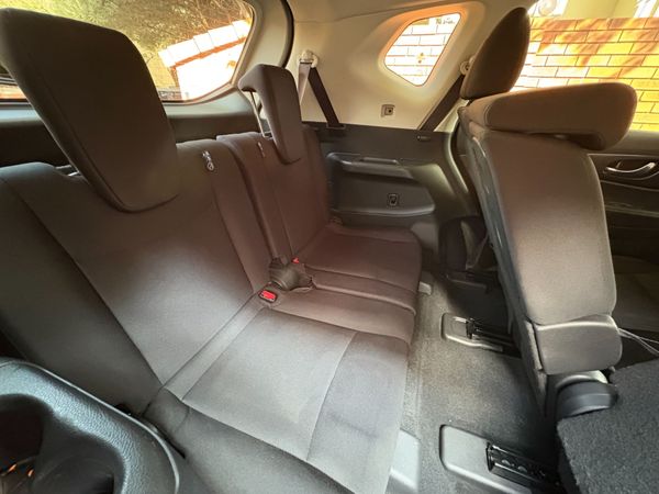 2021-Nissan-X-Trail-25-Acenta-Plus-4x4-Auto-7-seat image:4