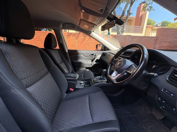 2021-Nissan-X-Trail-25-Acenta-Plus-4x4-Auto-7-seat image:7