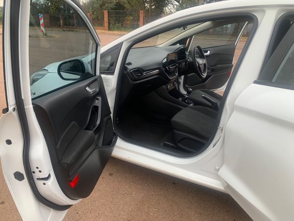 2019-Ford-Fiesta-10-EcoBoost-Trend-5-dr image:10