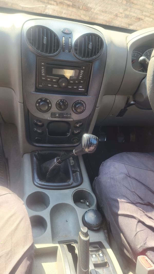 2014-Mahindra-Scorpio-22-CRDe-mHawk-Single-Cab image:5