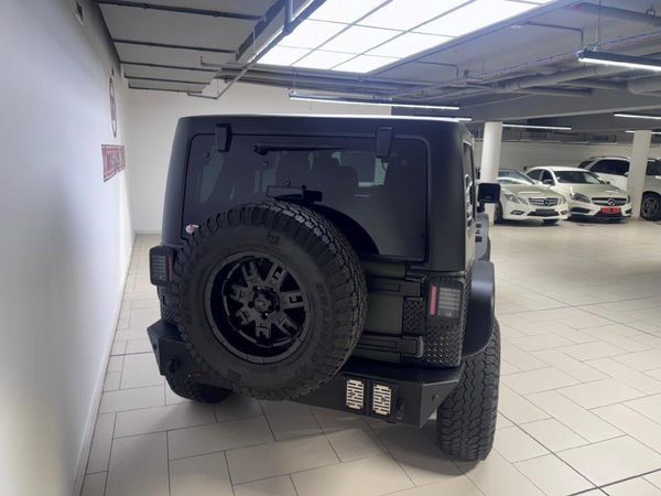 2012-Jeep-Wrangler-Unlimited-Rubicon-36-V6-Auto image:3