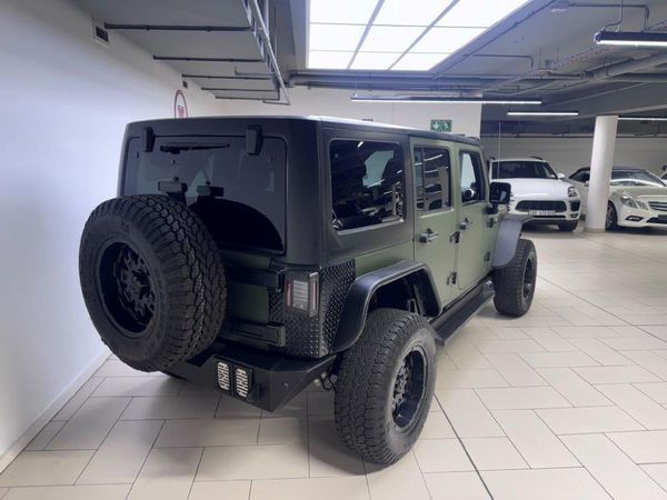 2012-Jeep-Wrangler-Unlimited-Rubicon-36-V6-Auto image:4