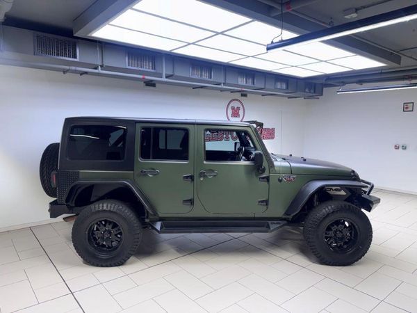 2012-Jeep-Wrangler-Unlimited-Rubicon-36-V6-Auto image:5