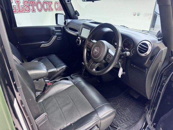 2012-Jeep-Wrangler-Unlimited-Rubicon-36-V6-Auto image:6