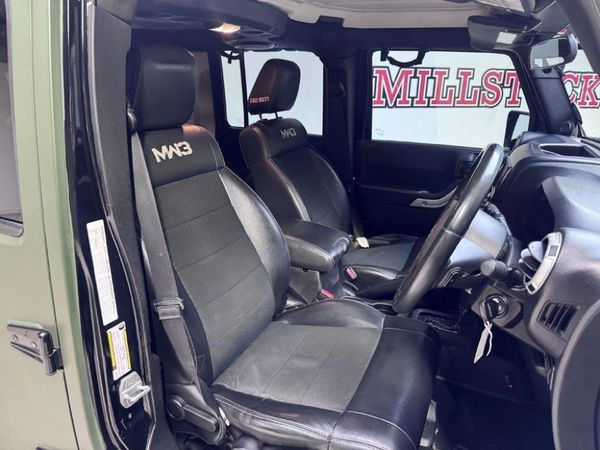 2012-Jeep-Wrangler-Unlimited-Rubicon-36-V6-Auto image:7