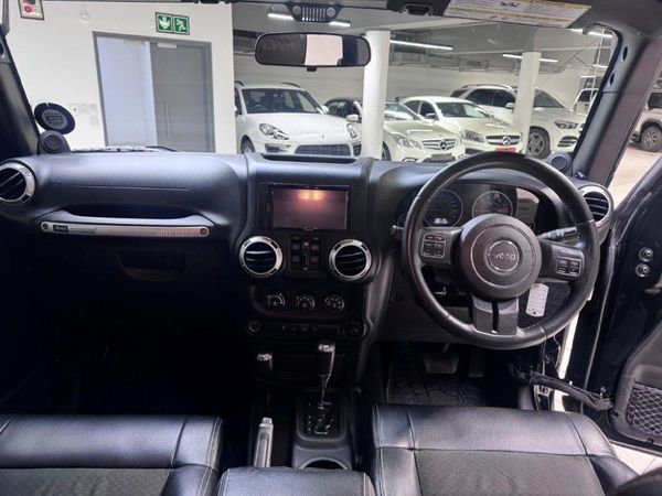 2012-Jeep-Wrangler-Unlimited-Rubicon-36-V6-Auto image:8