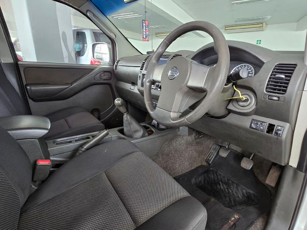 2013-Nissan-Navara-25-dCi-XE-4x4-Double-Cab image:7