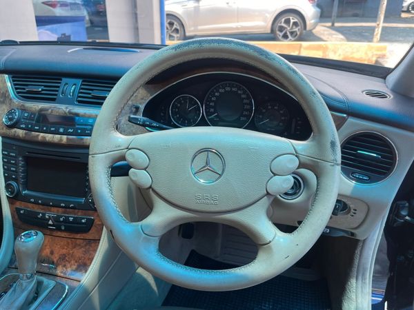 2005-Mercedes-Benz-CLS-500 image:11
